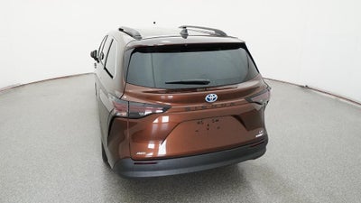 2024 Toyota Sienna LE