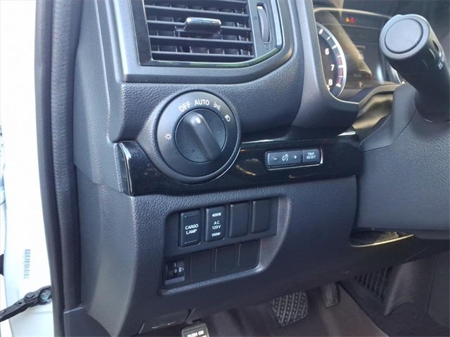 2023 Nissan Titan SV