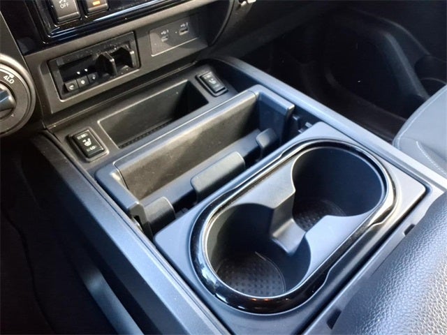 2023 Nissan Titan SV