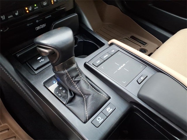 2021 Lexus ES 300h Ultra Luxury