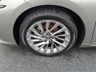 2021 Lexus ES 300h Ultra Luxury