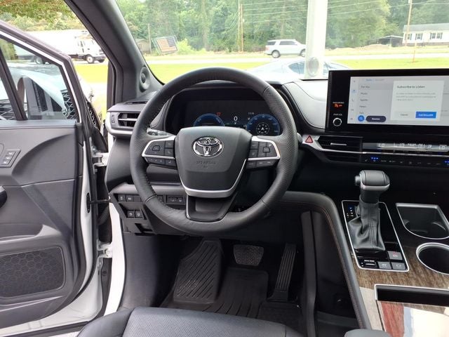 2025 Toyota Sienna Platinum 7 Passenger