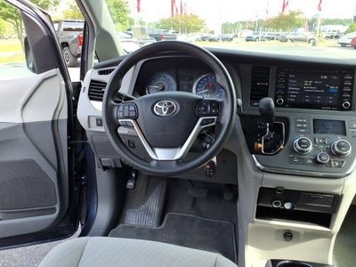 2019 Toyota Sienna LE 8 Passenger