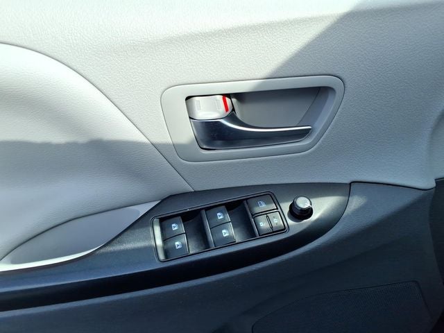 2019 Toyota Sienna LE 8 Passenger