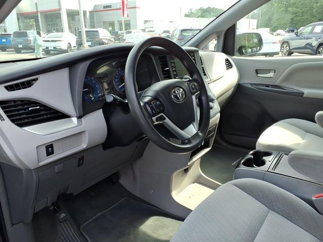 2019 Toyota Sienna LE 8 Passenger