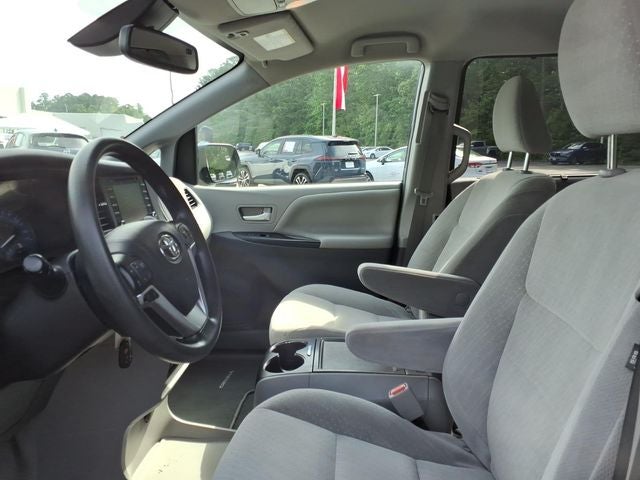 2019 Toyota Sienna LE 8 Passenger