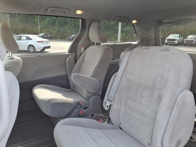 2019 Toyota Sienna LE 8 Passenger