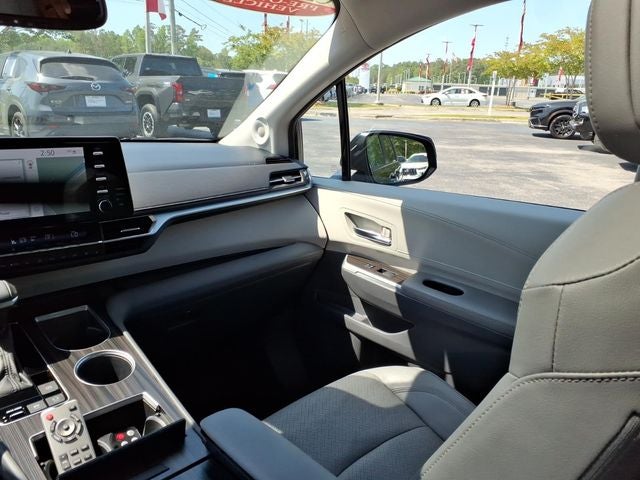 2022 Toyota Sienna Limited 7 Passenger