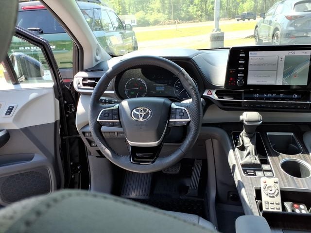 2022 Toyota Sienna Limited 7 Passenger